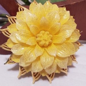 Vtg Sparkly Gold Tone Metal Yellow Flower Brooch